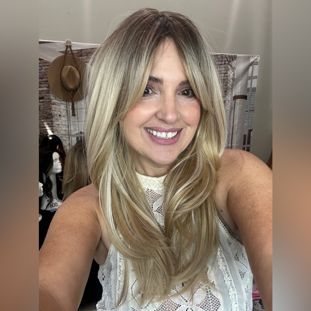 081 "The SIVIE" Champagne Golden blonde 24 Straight, Full Wig NEW